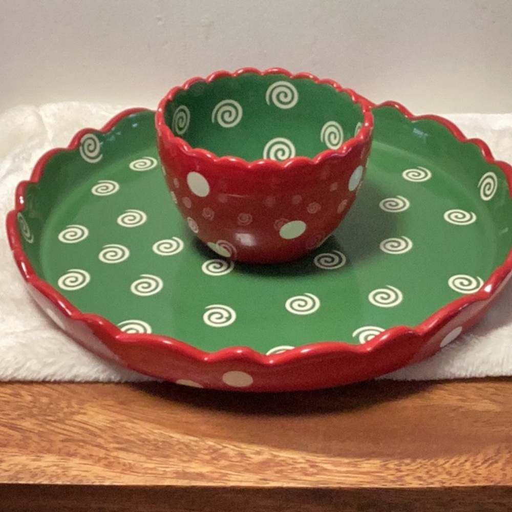 Source Unknown Red and Green Polka Dot Dining Set